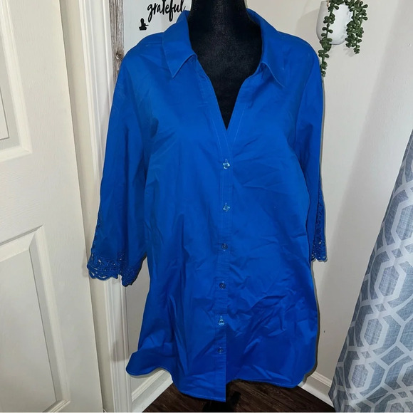 Plus size women’s blue button up top - Picture 1 of 6